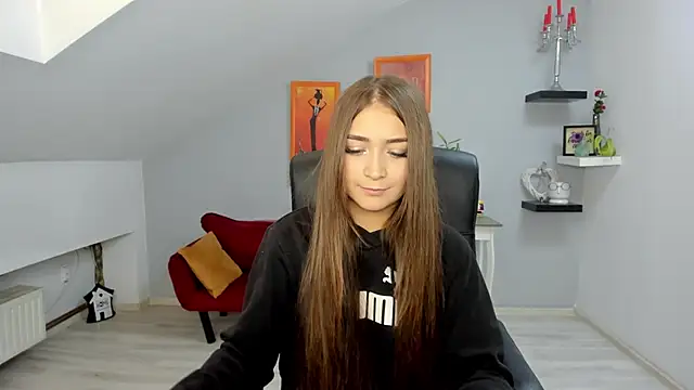 Snapshot of EllaClarke chatting on 10/05/25, 11:01 EllaClarke online show from 10/05/25, 11:01