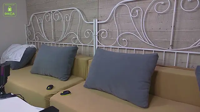 Snapshot of JesseCrosss chatting on 10/01/25, 06:29 JesseCrosss online show from 10/01/25, 06:29