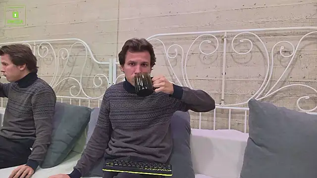 Snapshot of JesseCrosss chatting on 09/23/25, 08:05 JesseCrosss online show from 09/23/25, 08:05