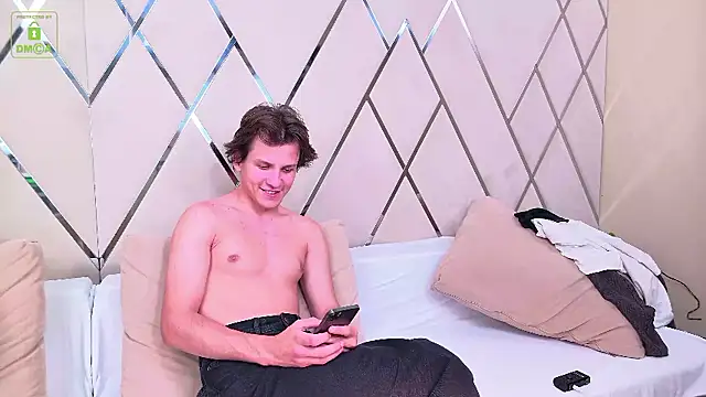 Snapshot of JesseCrosss chatting on 09/26/25, 08:49 JesseCrosss online show from 09/26/25, 08:49