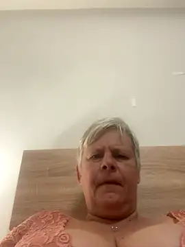 VyC7564 online show from 10/11/25, 10:55