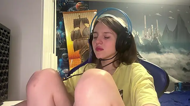 Snapshot of Elira_Breeze chatting on 03/01/26, 04:40 Elira Breeze online show from 03/01/26, 04:40