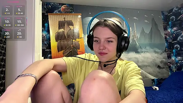 Elira Breeze online show from 12/15/25, 03:29