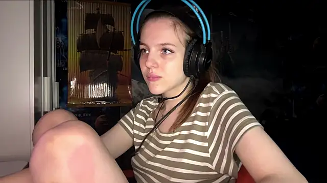 Elira Breeze online show from 11/06/25, 01:48