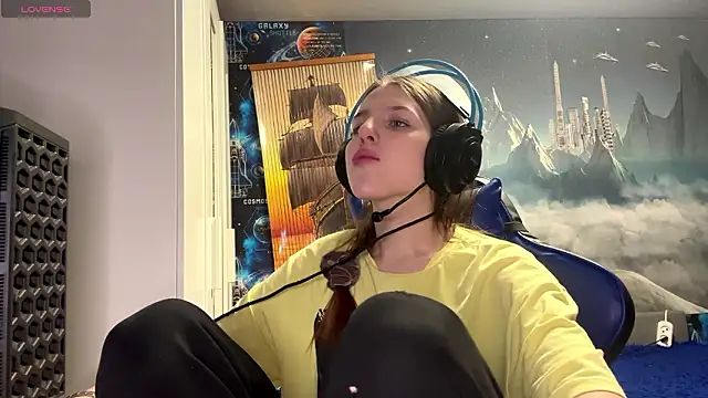 Elira Breeze online show from 03/13/26, 05:07