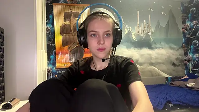 Snapshot of Elira_Breeze chatting on 11/03/25, 05:27 Elira Breeze online show from 11/03/25, 05:27