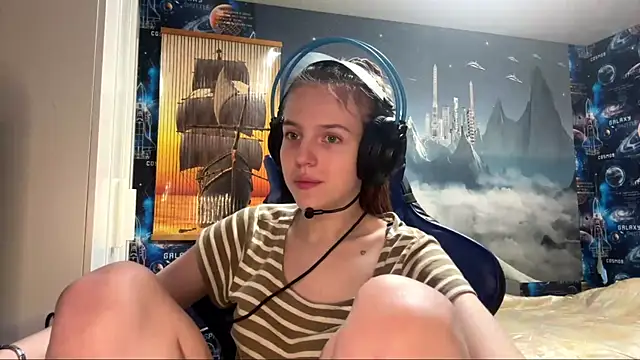 Elira Breeze online show from 04/09/26, 02:34