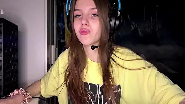 Elira Breeze online show from 11/09/25, 01:15