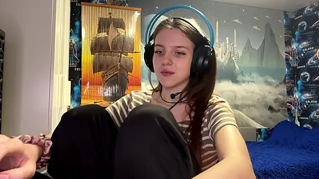 Elira Breeze online show from 12/05/25, 02:59