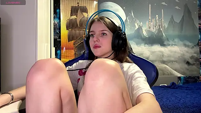 Snapshot of Elira_Breeze chatting on 02/21/26, 04:53 Elira Breeze online show from 02/21/26, 04:53