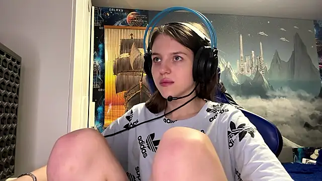 Snapshot of Elira_Breeze chatting on 03/04/26, 12:24 Elira Breeze online show from 03/04/26, 12:24