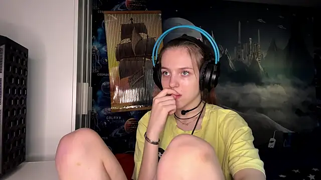 Snapshot of Elira_Breeze chatting on 11/02/25, 12:21 Elira Breeze online show from 11/02/25, 12:21