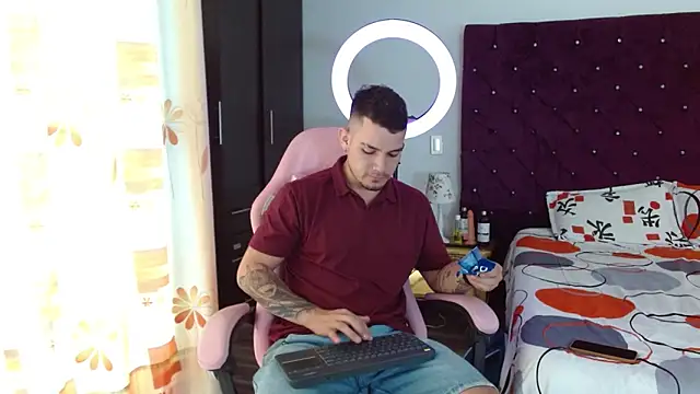 BooyHott  online show from 10/30/25, 07:00