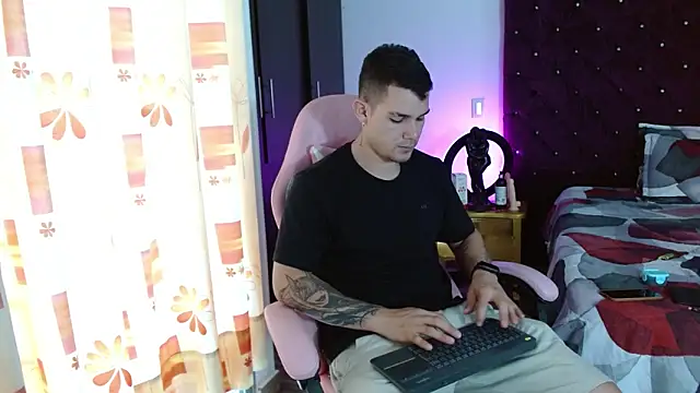 BooyHott  online show from 11/21/25, 07:35