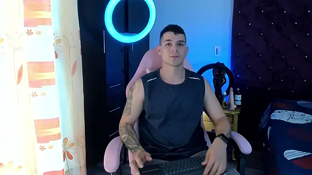 BooyHott  online show from 11/28/25, 06:41