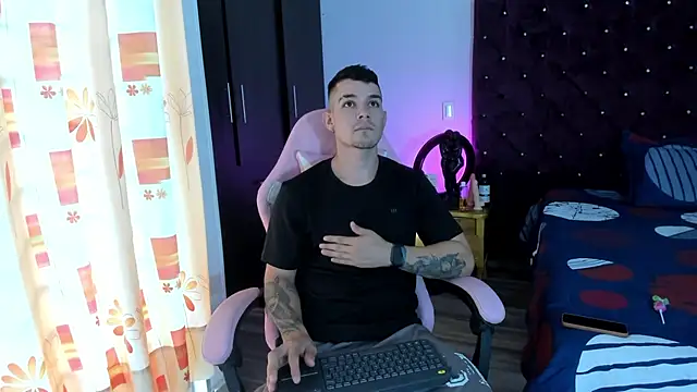 BooyHott  online show from 11/23/25, 07:13