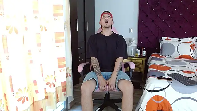 BooyHott  online show from 10/24/25, 07:35