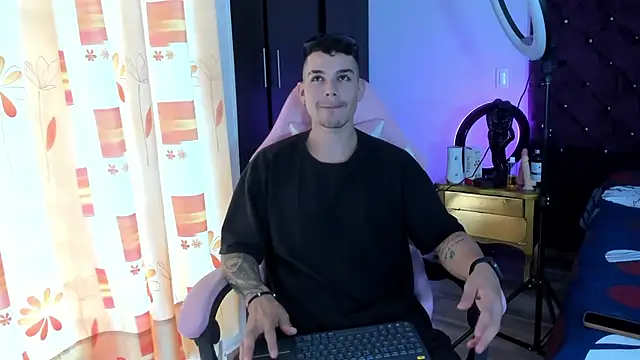 BooyHott  online show from 11/24/25, 07:03