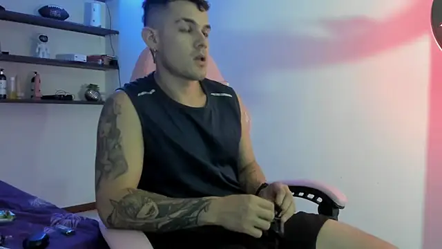 BooyHott  online show from 12/20/25, 08:01