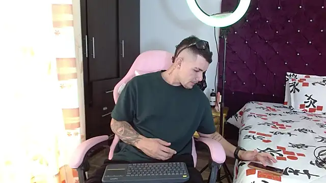 BooyHott  online show from 11/10/25, 06:57