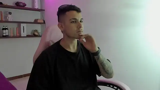 BooyHott  online show from 12/21/25, 07:48