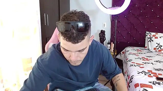 BooyHott  online show from 11/12/25, 06:45