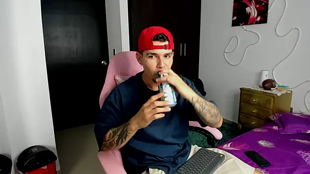 BooyHott  online show from 10/16/25, 07:22