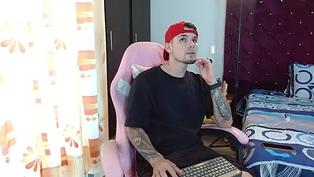 BooyHott  online show from 11/07/25, 06:56