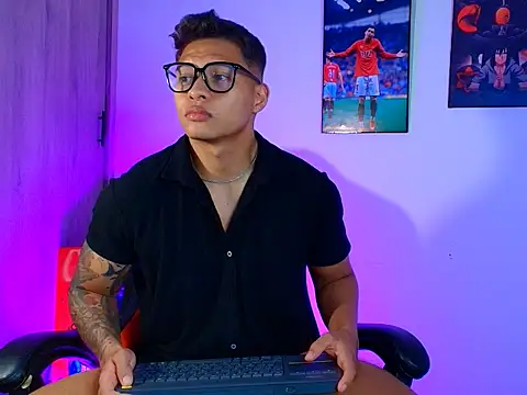 Snapshot of evan_greey chatting on 10/03/25, 01:31 evan greey online show from 10/03/25, 01:31