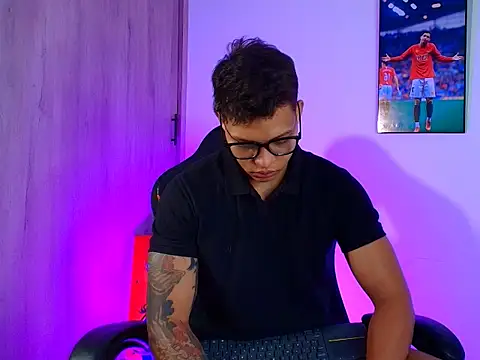 Snapshot of evan_greey chatting on 10/07/25, 06:36 evan greey online show from 10/07/25, 06:36