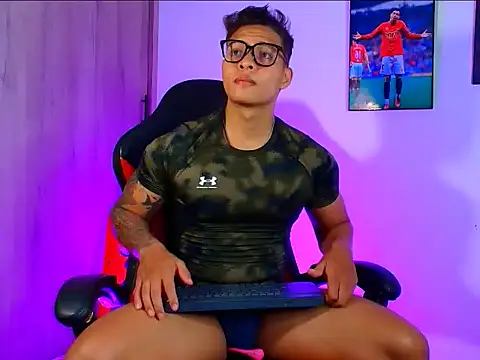 Snapshot of evan_greey chatting on 10/08/25, 03:52 evan greey online show from 10/08/25, 03:52