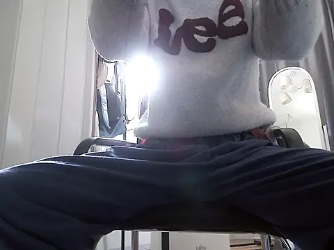 Snapshot of leeyoung_ chatting on 01/17/26, 07:23 leeyoung online show from 01/17/26, 07:23