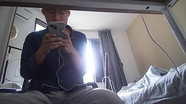 leeyoung  online show from 10/31/25, 06:32