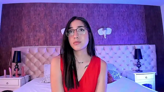 LiaaTurner online show from 09/30/25, 08:26