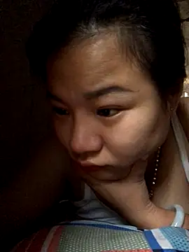 Snapshot of emiu_xinh03 chatting on 10/07/25, 04:24 emiu xinh03 online show from 10/07/25, 04:24