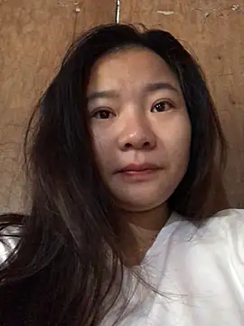 Snapshot of emiu_xinh03 chatting on 10/23/25, 12:31 emiu xinh03 online show from 10/23/25, 12:31