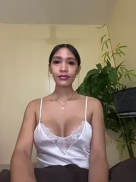 Snapshot of UrIdealGirl_Jade chatting on 05/24/26, 02:17 UrIdealGirl Jade online show from 05/24/26, 02:17