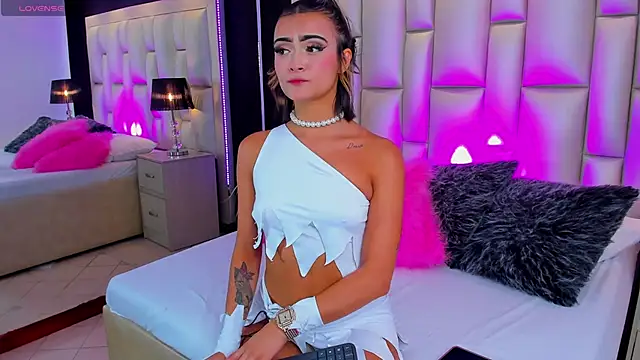 LuisaJonnes  online show from 10/31/25, 03:30