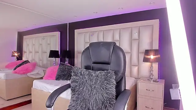 LuisaJonnes  online show from 04/08/26, 04:25