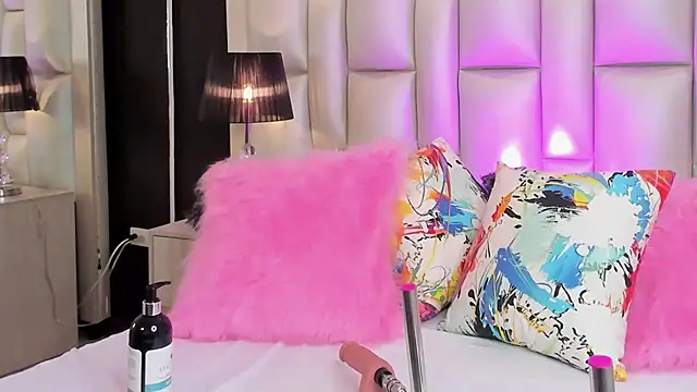 LuisaJonnes  online show from 10/21/25, 04:39