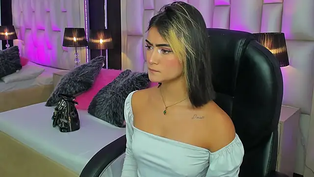 LuisaJonnes  online show from 11/27/25, 03:45