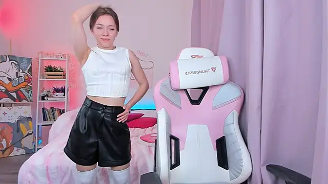 Leri Dells online show from 11/04/25, 04:11