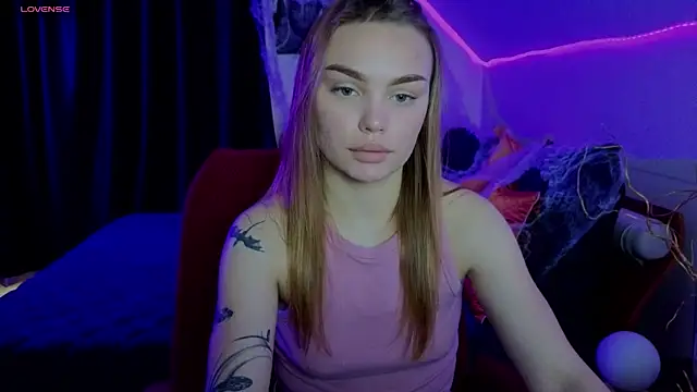 KitsyMoore online show from 10/28/25, 01:10