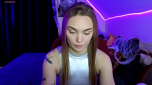 KitsyMoore online show from 10/31/25, 01:08