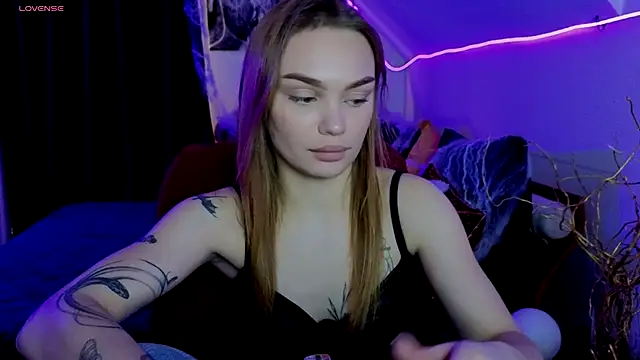 KitsyMoore online show from 11/04/25, 01:48