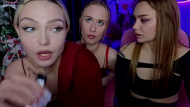 KitsyMoore online show from 12/13/25, 08:04