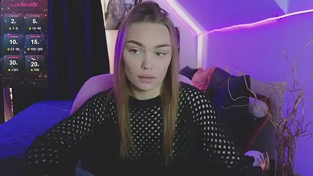 Snapshot of KitsyMoore chatting on 10/18/25, 01:13 KitsyMoore online show from 10/18/25, 01:13