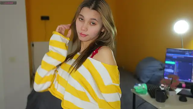 lovekissmes online show from 10/28/25, 03:11