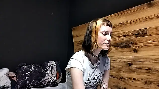 Snapshot of JenaeRadloff chatting on 10/07/25, 06:25 JenaeRadloff online show from 10/07/25, 06:25