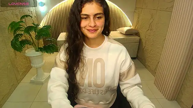 Snapshot of dany_r_ chatting on 10/03/25, 01:23 dany r online show from 10/03/25, 01:23